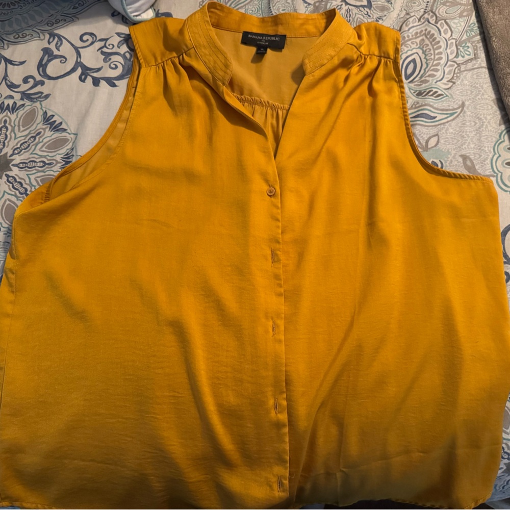 Gold banana republic sleeveless blouse